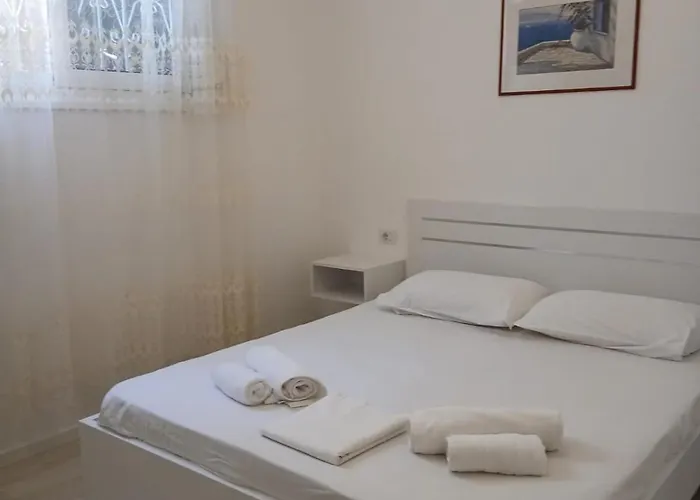 Erlind * Vlorë